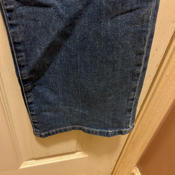 Nicole Miller SOHO High Rise Bootcut Lightly Distressed Jeans Sz 8 Never Worn!! - Picture 8 of 12